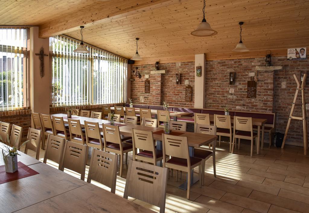 Landhotel Zum Adler Oberbechingen Ngoại thất bức ảnh