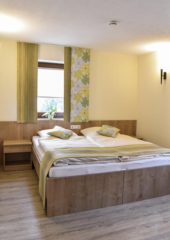 Landhotel Zum Adler Oberbechingen Ngoại thất bức ảnh